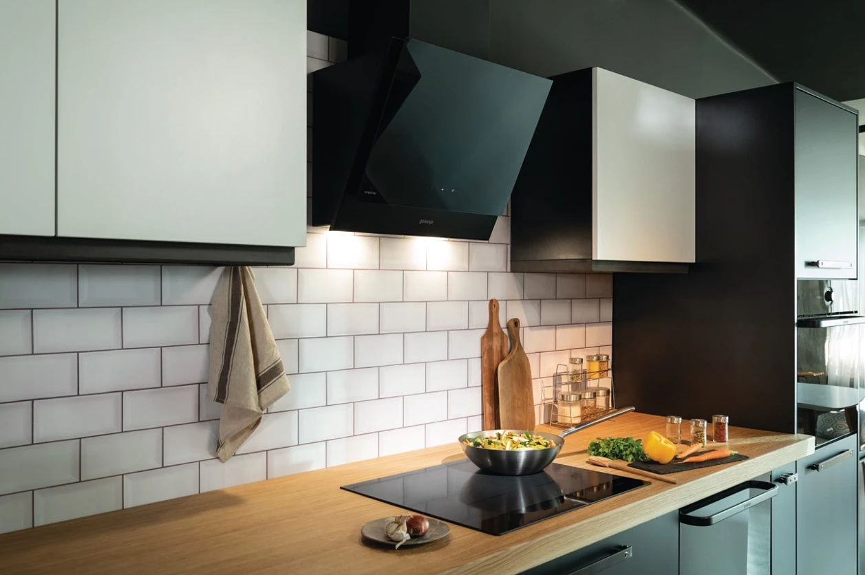 Okap%20kominowy%20Gorenje%20WHI6SYB%20-2.jpg