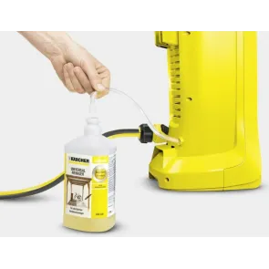 srodek-czyuszczacy-karcher-rm555-uzycie.jpg