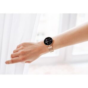 smartwatch-forever-forevive-petite-sb-305-r%C3%B3%C5%BCowe-z%C5%82oto-prezentacja-na-rece.jpg