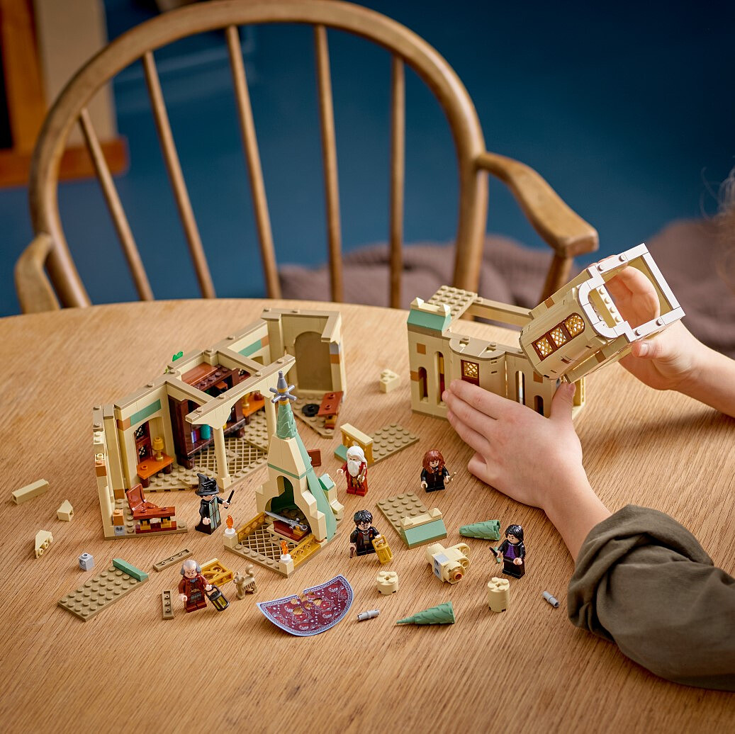 lego-harry-potter-komnata-dumbledora-w-hogwarcie-76402-3.jpg