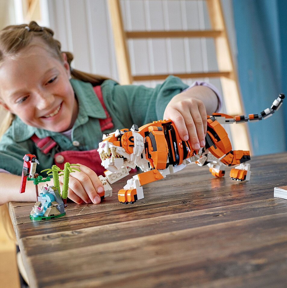 klocki-lego-creator-3w1-majestatyczny-tygrys-31129-zabawa.jpg
