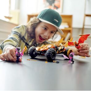 Klocki-lego-ninjago-smoczy-krazownik-cole-a-71769-zabawa.jpg
