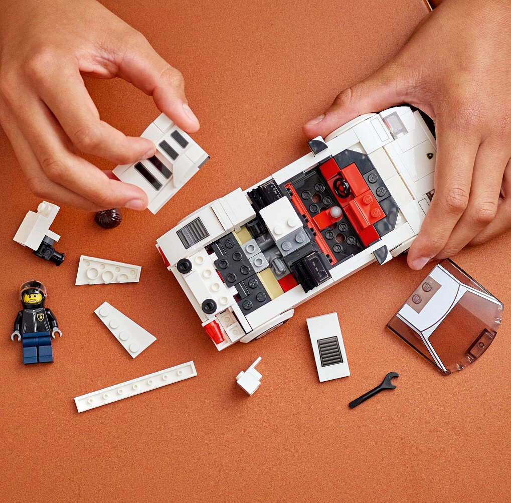 klocki-lego-speed-champions-lamborghini-countach-76908-skladanie.jpg