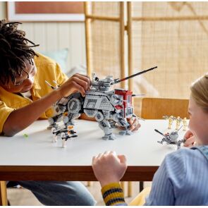 klocki-lego-star-wars-maszyna-kroczaca-at-te-75337-zabawa.jpg