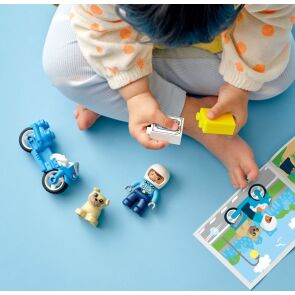 klocki-lego-duplo-motocykl-policyjny-10967-zabawa2.jpg
