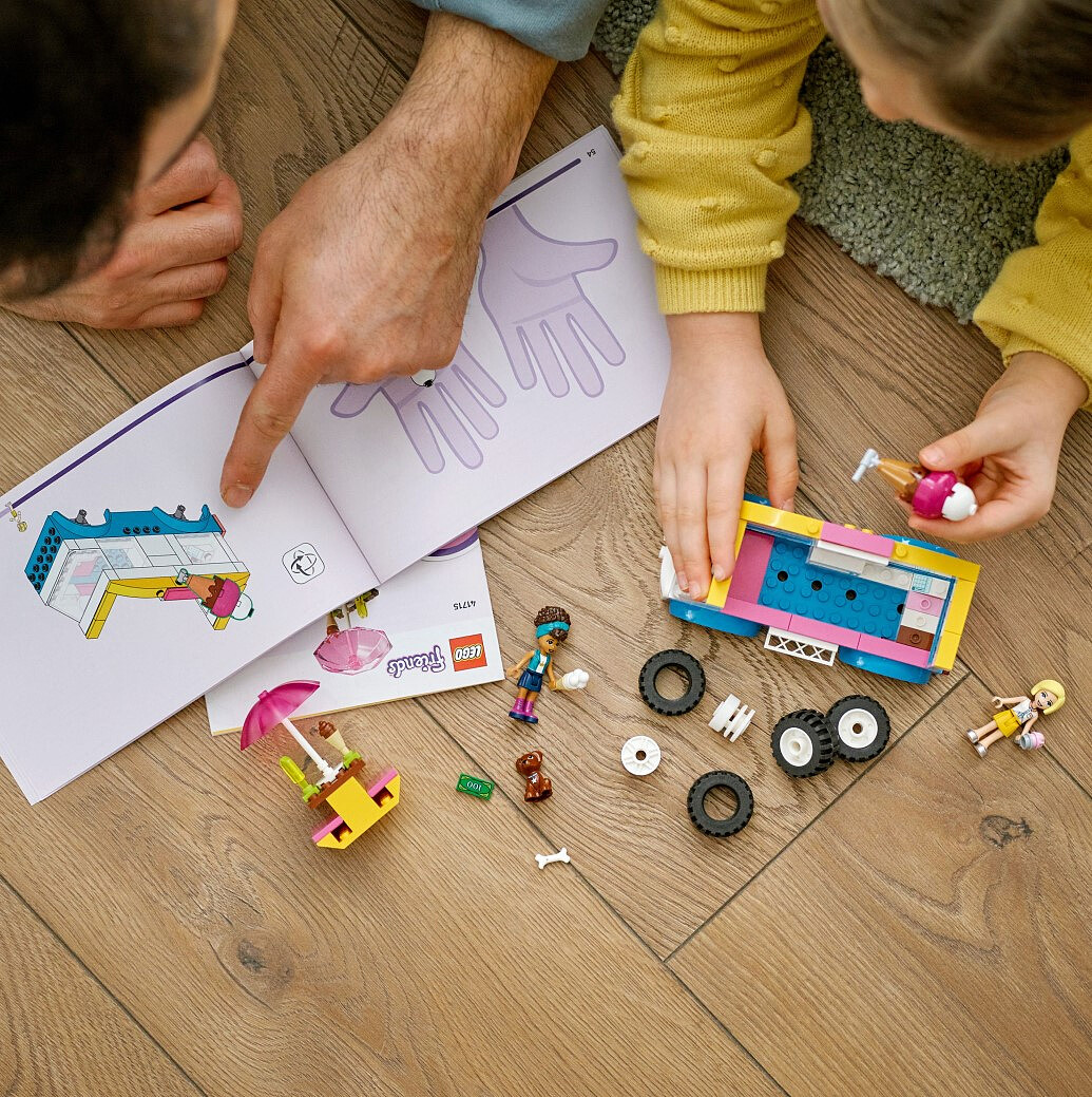klocki-lego-friends-furgonetka-z-lodami-41715-8.jpg