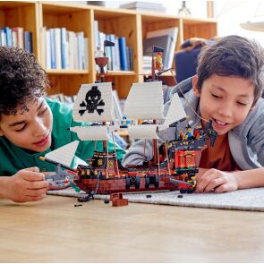 klocki-lego-creator-3w1-statek-piracki-31109-zabawa.jpg