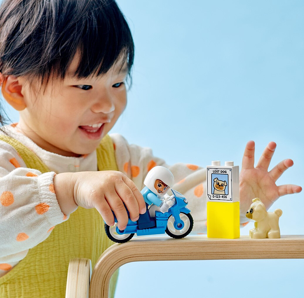 klocki-lego-duplo-motocykl-policyjny-10967-zabawa.jpg