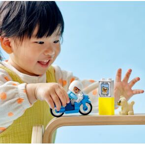 klocki-lego-duplo-motocykl-policyjny-10967-zabawa.jpg
