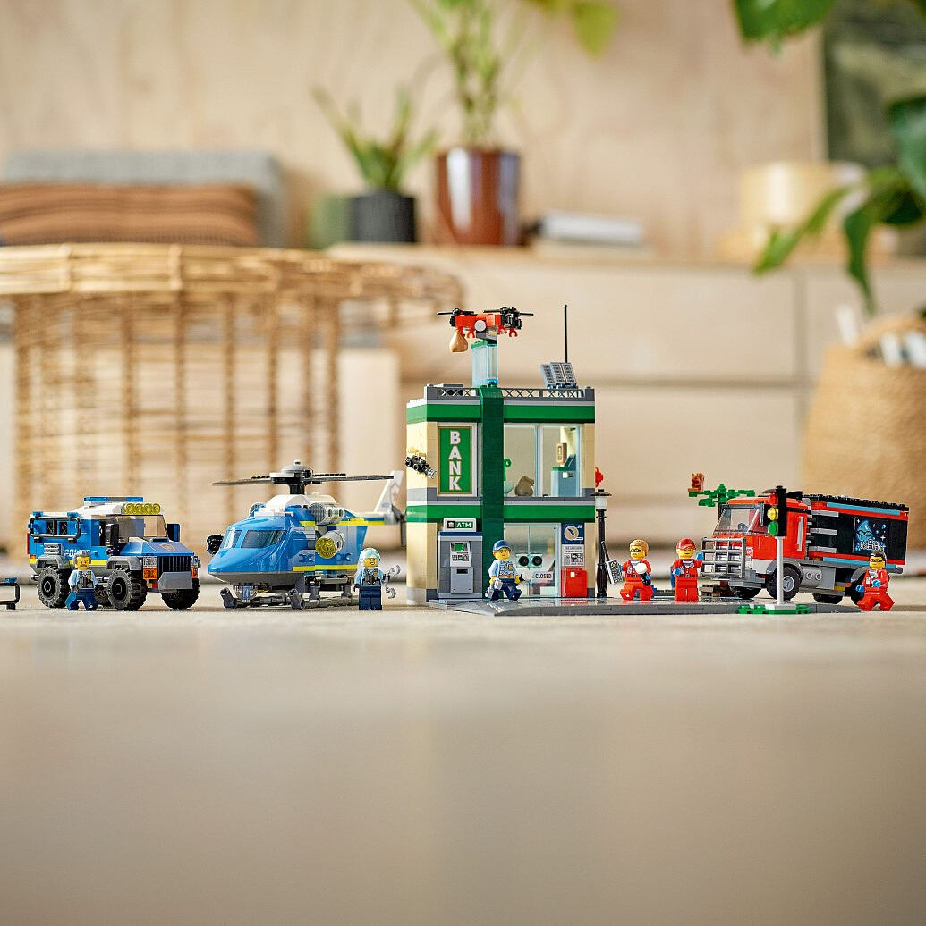 klocki-lego-city-napad-na-bank-60317-6.jpg