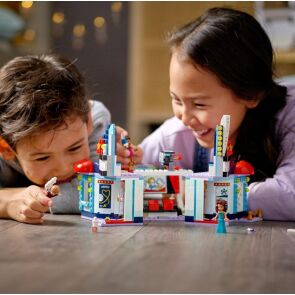 klocki-lego-friends-kino-w-heartlake-city-41448-zabawa2.jpg