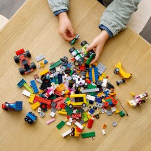 klocki-lego-classic-klocki-na-kolach-11014-budowanie.jpg