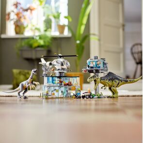 klocki-lego-jurassic-world-atak-gigantozaura-terizinozaura-76949-9.jpg