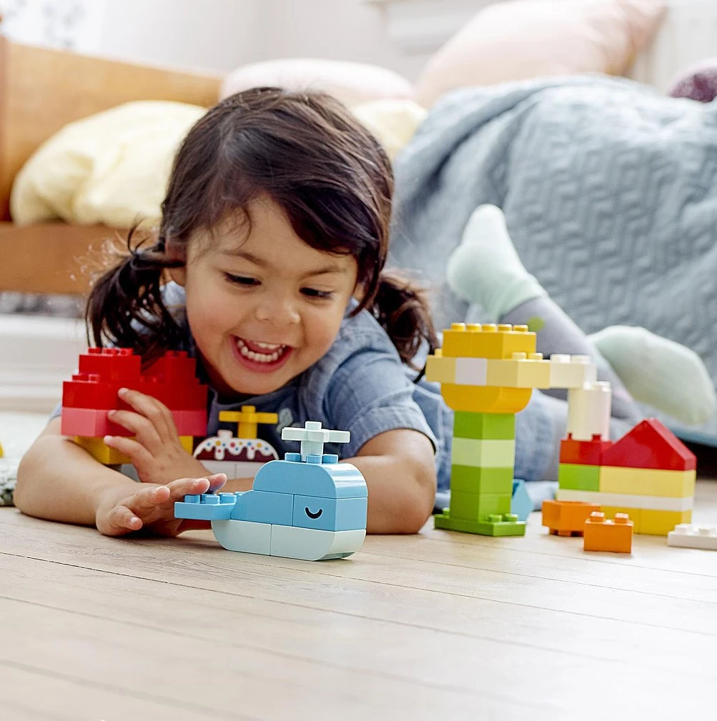 klocki-lego-duplo-pudelko-z-serduszkiem-10909-zabawa-2.jpg