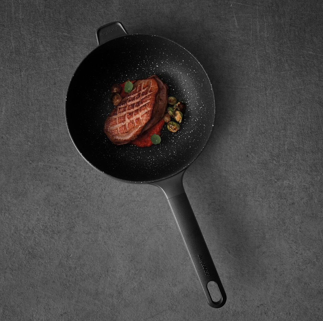 patelnia-wok-berghoff-gem-24-cm-prezentacja.jpg