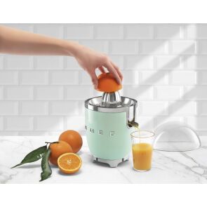 wyciskarka-do-cytrusow-smeg-50%E2%80%99s-style-cjf01pgeu-prezentacja.jpg