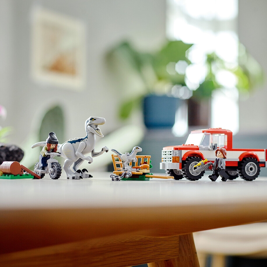 klocki-lego-jurassic-word-schwytanie-welociraptorow-blue-i-bety-76946-zdjecie5.jpg