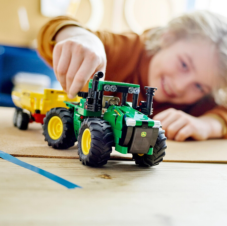 klocki-lego-technic-traktor-john-deere-9620r-4wd-42136-zdjecie5.jpg