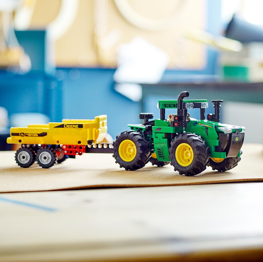 klocki-lego-technic-traktor-john-deere-9620r-4wd-42136-zdjecie4.jpg