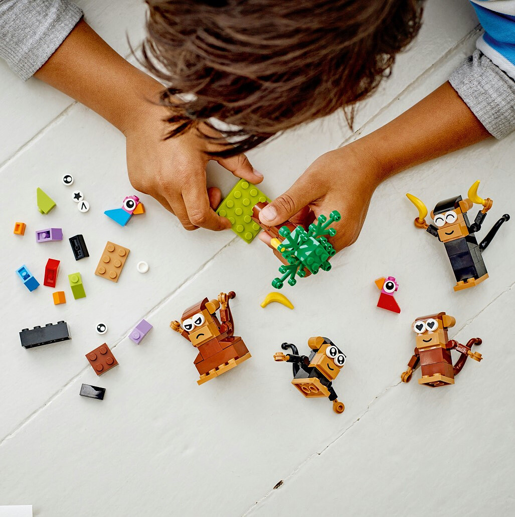 lego-classic-kreatywna-malpia-zabawa-11031-12.jpg