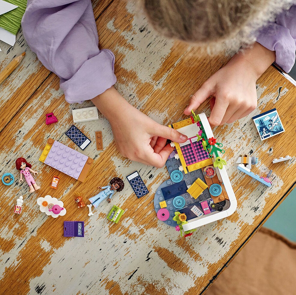 klocki-lego-friends-pokoj-aliyi-41740-aranz5.jpg