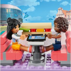 lego-friends-bar-w-srodmiesciu-heartlake-41728-9.jpg