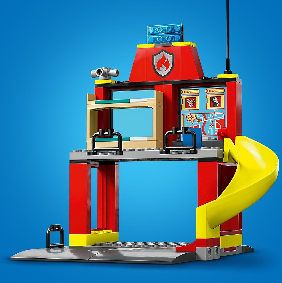 klocki-lego-city-fire-remiza-strazacka-i-woz-strazacki-60375-aranzacja2.jpg