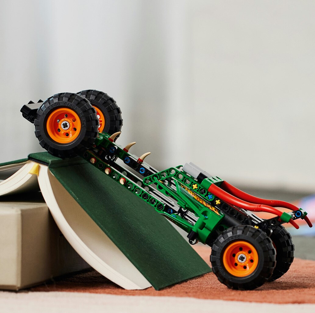 klock-lego-technic-monster-jam-dragon-42149.zdj9.jpg