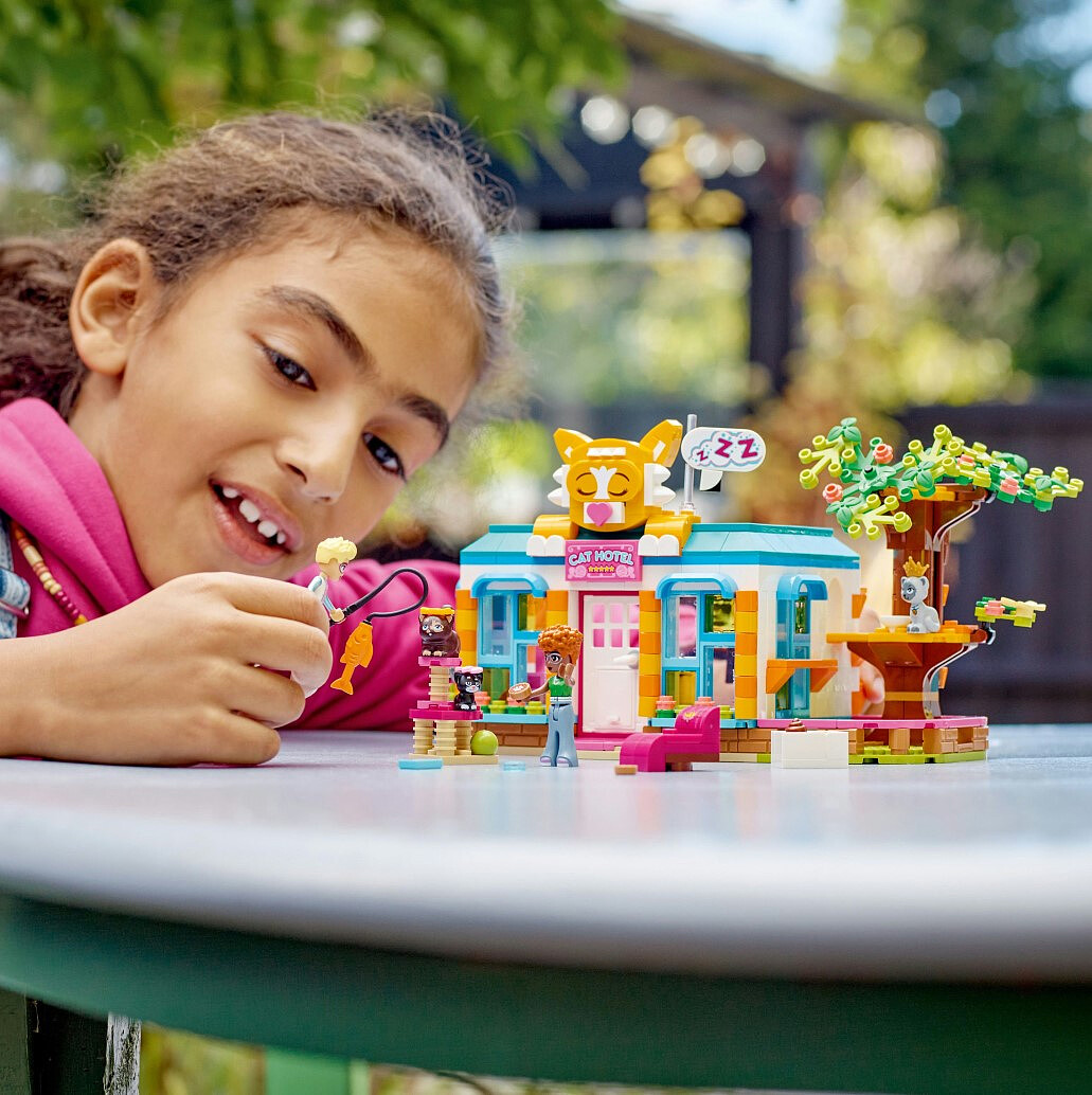 lego-friends-koci-hotel-41742-12.jpg