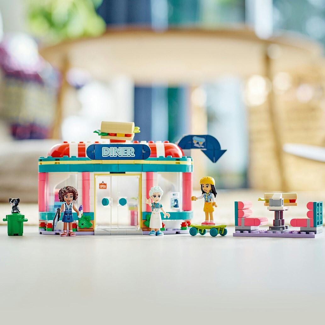lego-friends-bar-w-srodmiesciu-heartlake-41728-12.jpg