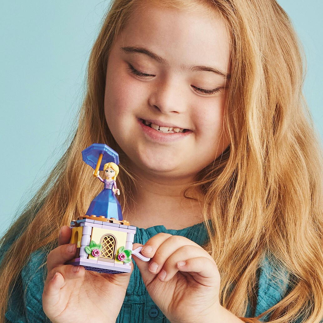 lego-disney-princess-wirujaca-roszpunka-43214-9.jpg