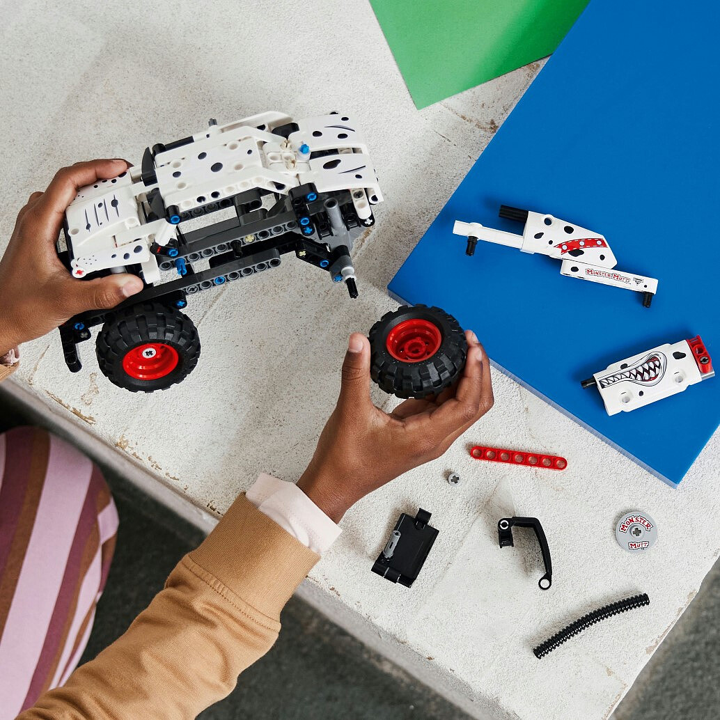 klocki-lego-technic-monster-jam-monster-mutt-dalmatian-42150.zdj8.jpg