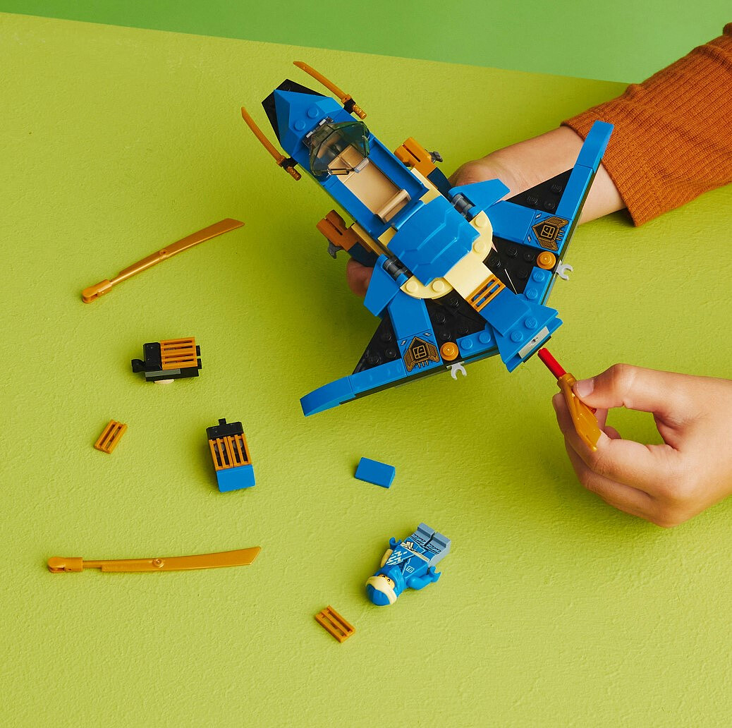 klocki-lego-ninjago-odrzutowiec-ponaddzwiekowy-jaya-evo-71784.zdj10.jpg
