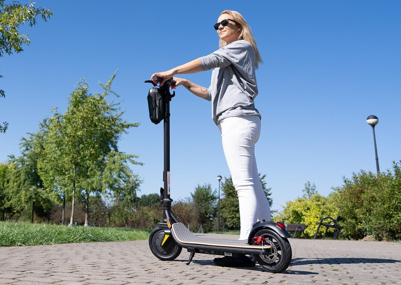 hulajnoga-elektryczna-manta-mass-rider-MES802H-prezentacha.jpg