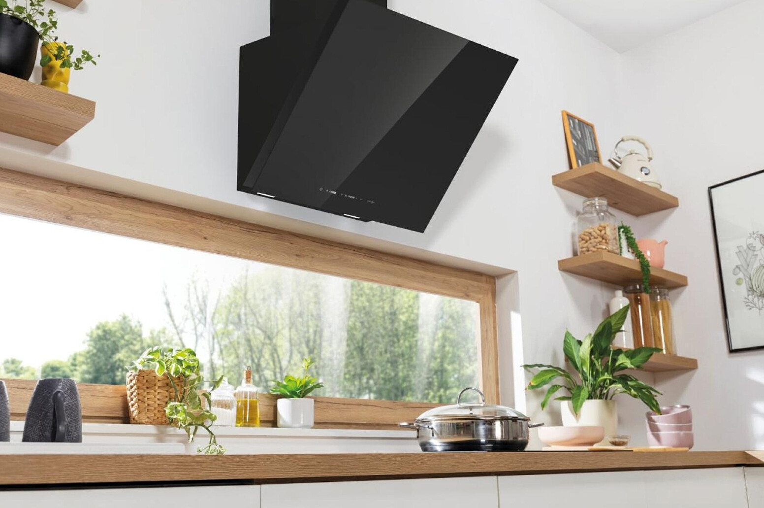 okap-kominowy-gorenje-whi643b-zdjecie.jpg