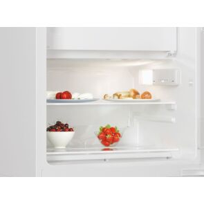 lodowka-candy-cru-164-ne-n-oswietlenie-wnetrza.jpg