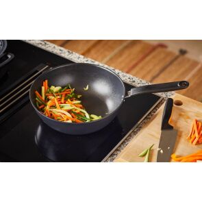 patelnia-wok-fiskars-functional-form-28-cm-zdjecie.jpg