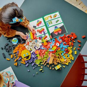 klocki-lego-classic-sterta-klockow-11030-budowanie-z-klockow.jpg