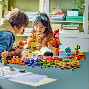 klocki-lego-classic-sterta-klockow-11030-zabawa-klockami.jpg