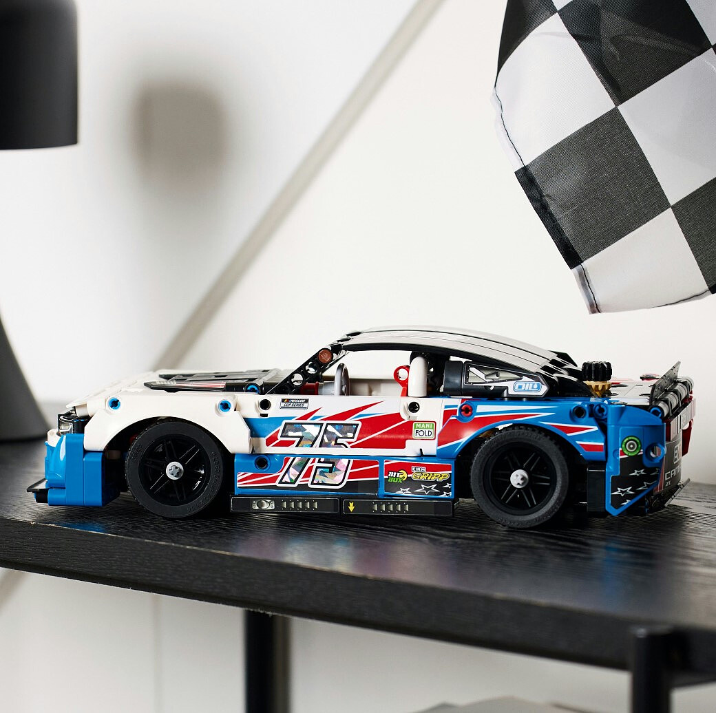 klocki-lego-technic-nowy-chevrolet-camaro-zl1%20-z-serii-nascar-42153.zdj14.jpg