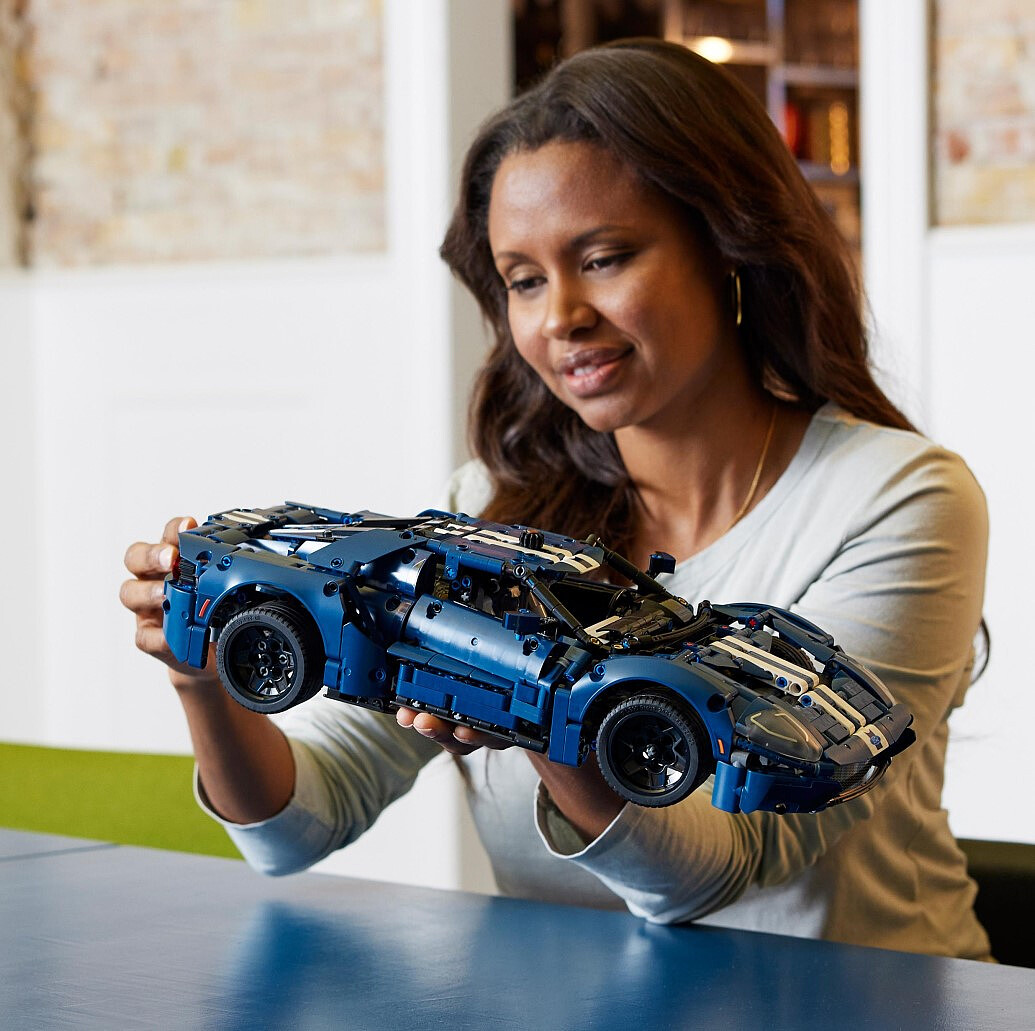 klocki-lego-technic-ford-gt-wersja-z-2022-roku-42154.zdj7.jpg