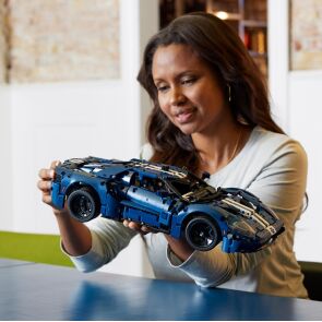 klocki-lego-technic-ford-gt-wersja-z-2022-roku-42154.zdj7.jpg