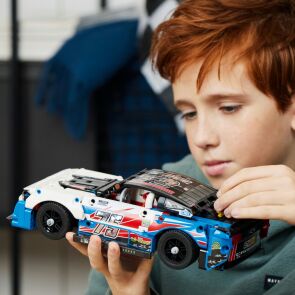 klocki-lego-technic-nowy-chevrolet-camaro-zl1%20-z-serii-nascar-42153.zdj11.jpg