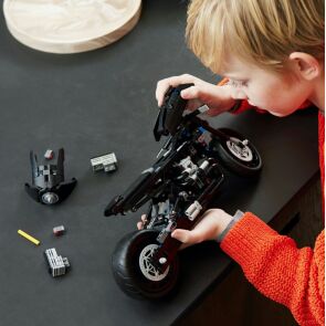 klocki-lego-technic-batman-batmotor-42155.zdj12.jpg