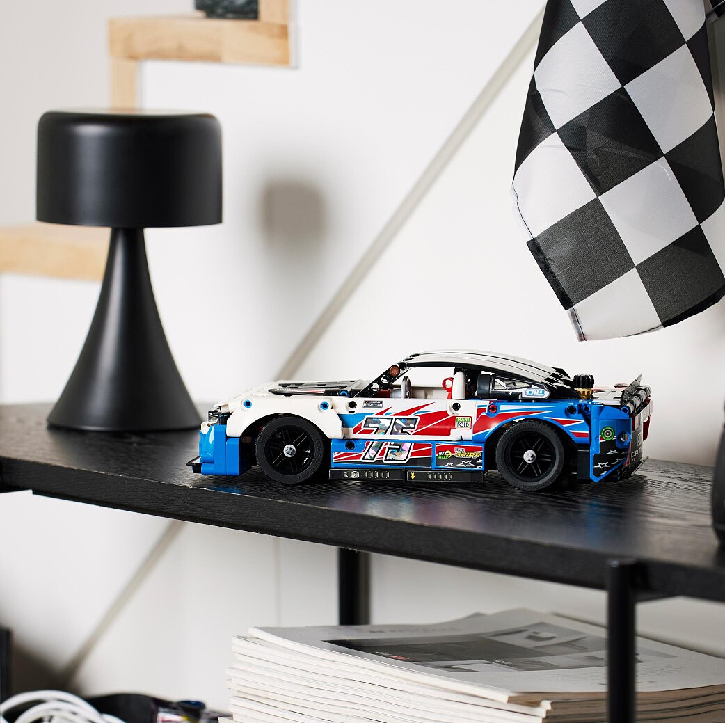 klocki-lego-technic-nowy-chevrolet-camaro-zl1%20-z-serii-nascar-42153.zdj5.jpg