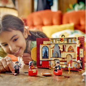 lego-harry-potter-flaga-gryffindoru-76409-7.jpg