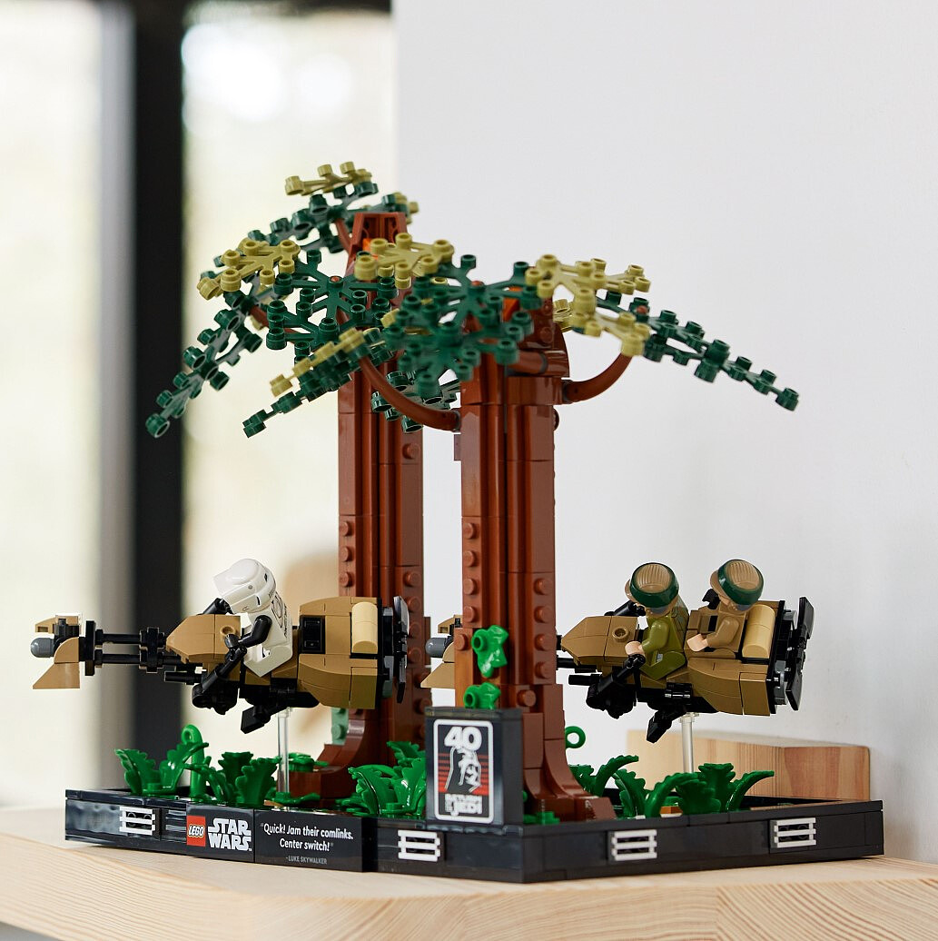 klocki-lego-star-wars-diorama-poscig-na-scigaczu-przez-ndor-zlozony-zestaw.jpg