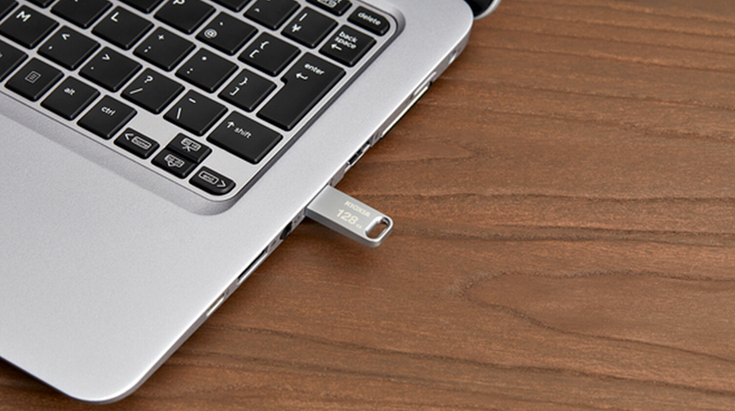 pendrive-kioxia-transmemory-u366-128gb-zdjecie3.jpg