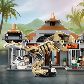 klocki-lego-jurassic-world-centrum-dla-odwiedzajacych-atak-tyranozaura-i-raptora-76961-zdjecie6.jpg