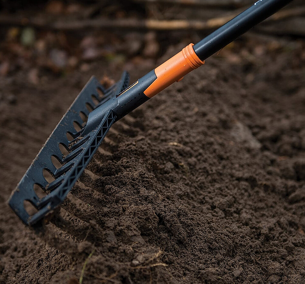 grabie-glowica-uniwersalna-fiskars-solid-zdjecie.jpg